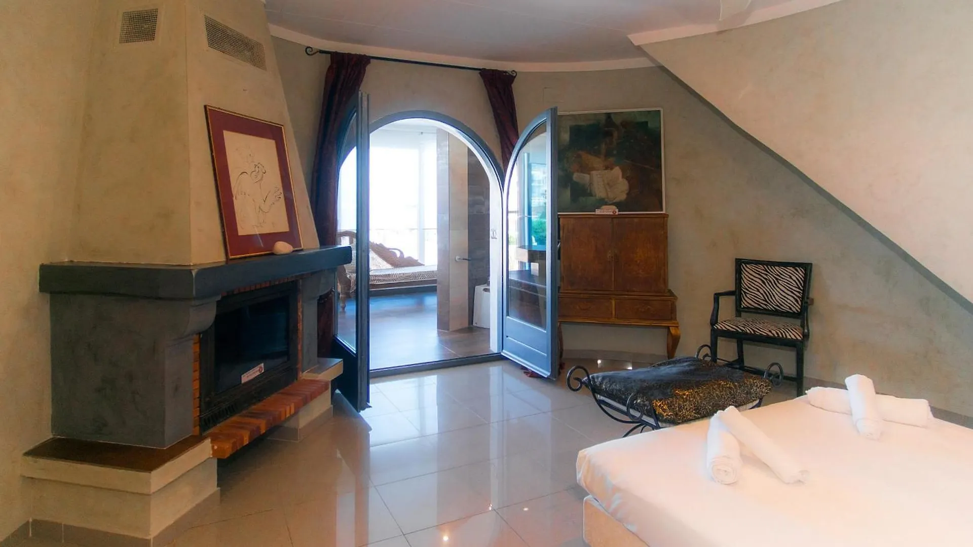 Welcs Villa 250 Emp Con Piscina Privada Y Amarre 艾姆布里亚布拉瓦