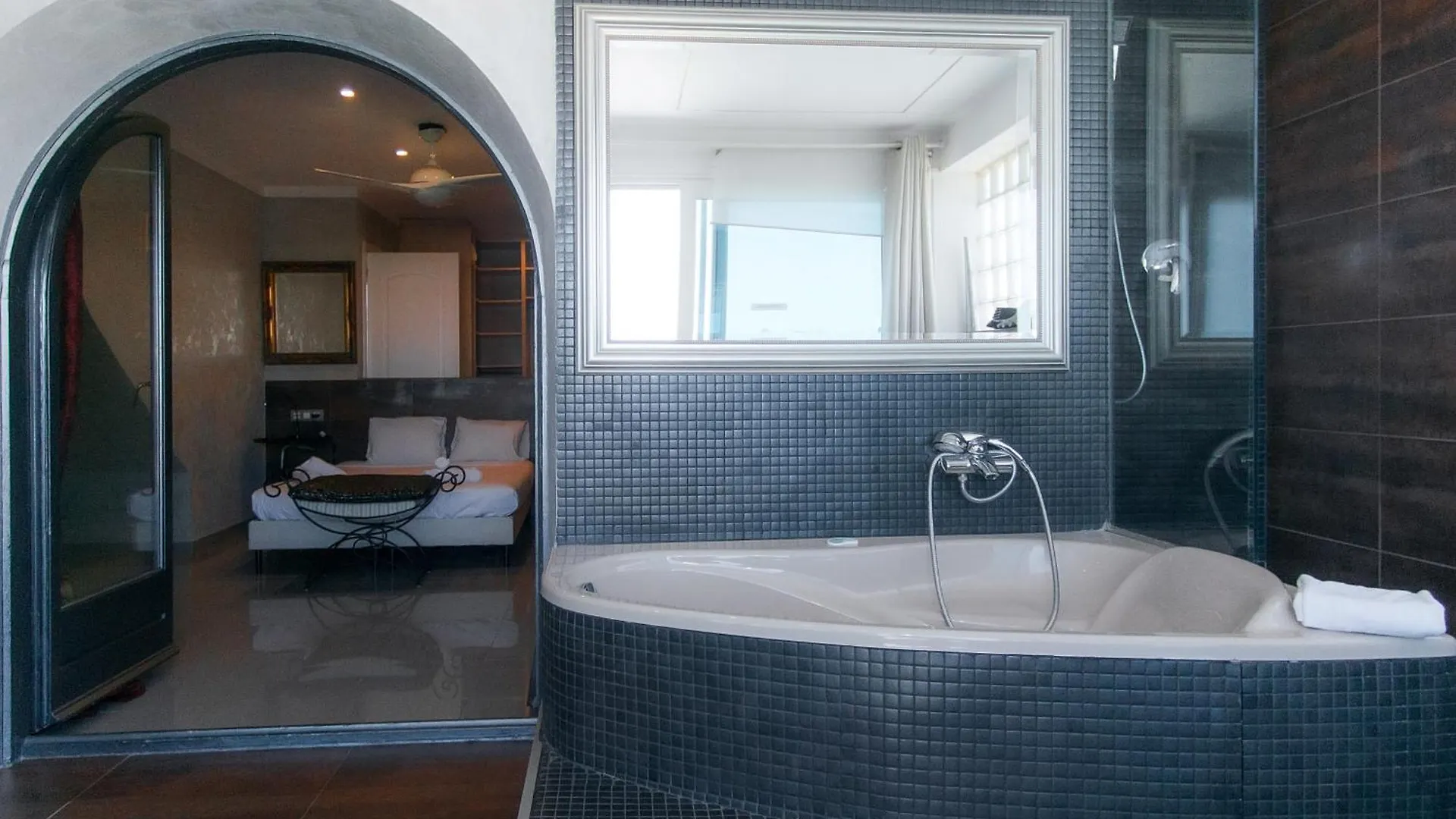Welcs Villa 250 Emp Con Piscina Privada Y Amarre 艾姆布里亚布拉瓦