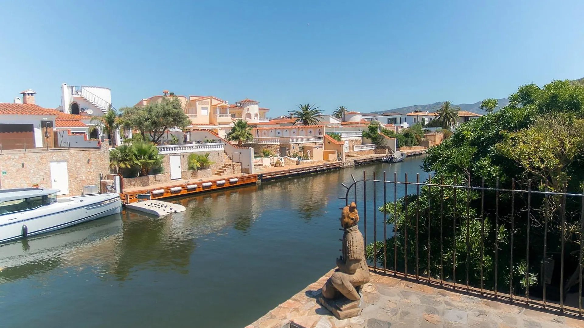 Welcs Villa 250 Emp Con Piscina Privada Y Amarre 艾姆布里亚布拉瓦