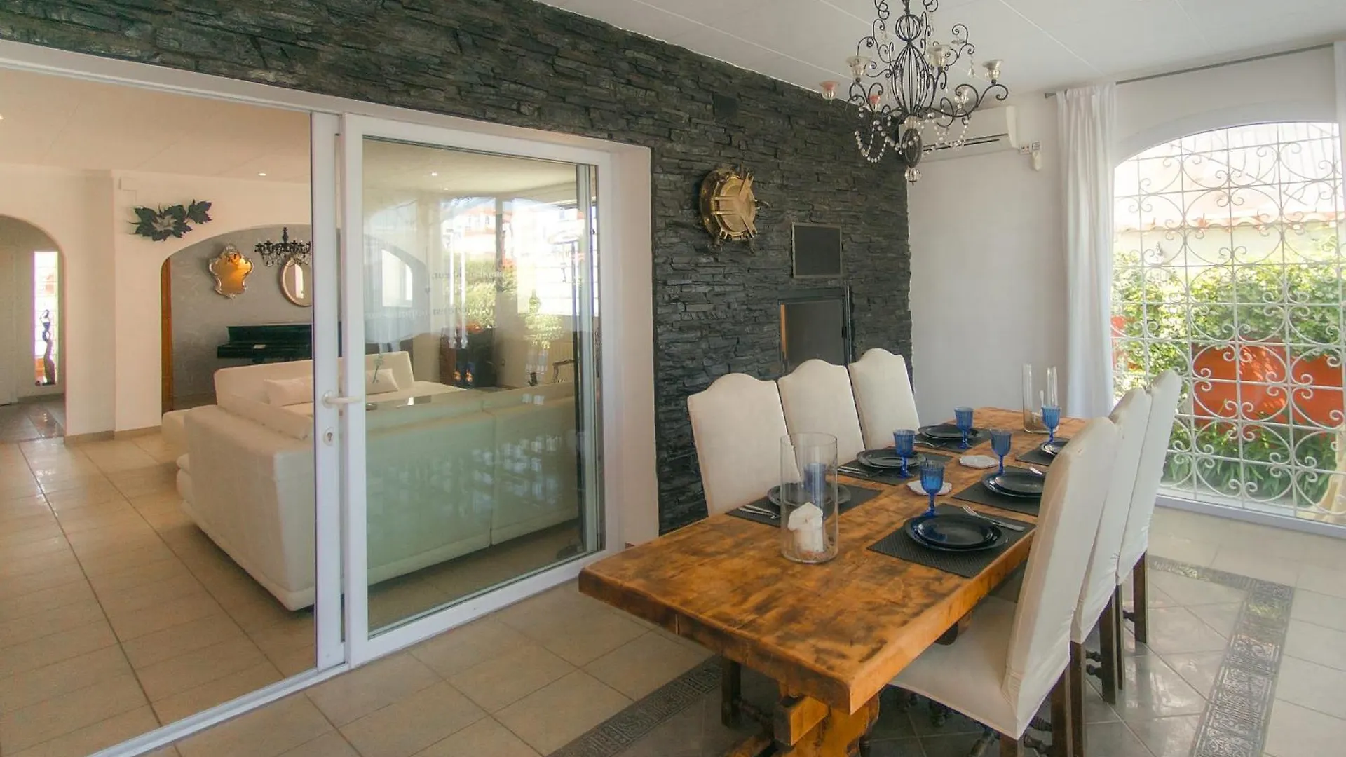Welcs Villa 250 Emp Con Piscina Privada Y Amarre 艾姆布里亚布拉瓦